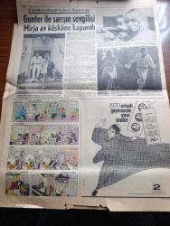 Hürriyet Gazetesi - Turkish Newspaper - 21 Kasım 1969 - astronotların ay sefası bitince Aydan dünyaya dönüş başladı - Apollo 1 ile Ay'a bir iniş yapan Conrad ile Bean  Ay'da iki defa yürümüşlerdir fotoğraf - Mine Hanzade Hollywood yolcusu fotoğraflar - Başkan Cevdet Sunay Brejnev ile beklenmedik görüşme yaptı - yere düşen astronot Charles Conrad ölümden kurtuldu - Ay ikinci defa fethedilince kameri tarikatı ikiye bölündü - Çanakkale valisi Celal Tüfekçi emniyet genel müdürü oldu - şampiyon boksör Muhammed Ali Clay şimdi ring yerine sahnede alkış topluyor fotoğraf - İstanbul polisinin köpekleri Caki ve Baron arama tarama yaptı fotoğraf - sanat okulu boykotları olaylara yol açtı - Tarkan gümüş eyer yazan ve çizen Sezgin Burak - Alamanya'dan gelecek mektup yazan çizen Faruk Geç - Gediz dağları eşkiya dolu - 58'li telefonlar yılbaşına kadar çalışacak - Flora sofra margarini - Avrupa'nın bir numaralı hovardası Günter Sachs Ve sevgilisi Mirja Larsson av köşkü'ne kapandı fotoğraflar