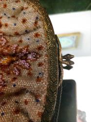 1900 BAŞLARI FRANSIZ BONCUK İŞİ KAPAMA KISMI YILAN BAŞI FORMUNDA ÇANTA