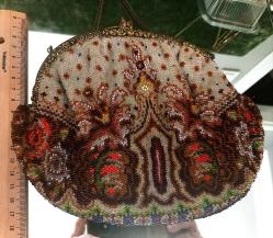 1900 BAŞLARI FRANSIZ BONCUK İŞİ KAPAMA KISMI YILAN BAŞI FORMUNDA ÇANTA