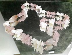 LOT.9 » SEDEF PEMBE KUVARS DOĞAL TAŞ KOLYE UZUNLUK 28 CM