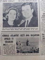 Hürriyet Gazetesi - Turkish Newspaper - 23 Temmuz 1969 - Üç astronot hızla dünyaya yaklaşıyor - Ay böceği Kartalın Aya konmasını gösteren temsili resim - Amerika'da Ay modası bir salgın halini aldı - arabası ile denize uçunca yanındaki kadının boğulmasına sebep olan Edward Kennedy'nin durumu sarsıldı fotoğraflar - Apollo programının gerçekleşmesinde en büyük payı olan Von Braun artık başka dünyalara göç edebiliriz dedi - Apollo 12 Kasım ayında atılacak - karaburun'da komando kampına Başbuğ demeden girilemiyor fotoğraflar - Süleyman Demirel doğu'ya yöneldi - Kürekle Atlantik'i geçti ama başarısını Apollo 11 gölgeledi - Aydan dünyaya faydalı mikropların gelmesi muhtemel - Neşet Ertaş yarın akşam Erzincan spor kulübünde - Tarkan korkunç takip yazan ve çizen Sezgin Burak - İsmail Baykut taziye mesajları - Türk petrolü İtalya'da rafine edilecek - Sovyet Basını Luna 15'ten kısa söz ediyor - 85'lik Ermeni Nişan Harutyan Müslümanlığı kabul ederek sünnet oldu Fotoğraf -  Opon ağrı kesici