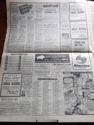 Hürriyet Gazetesi - Turkish Newspaper - 23 Temmuz 1969 - Üç astronot hızla dünyaya yaklaşıyor - Ay böceği Kartalın Aya konmasını gösteren temsili resim - Amerika'da Ay modası bir salgın halini aldı - arabası ile denize uçunca yanındaki kadının boğulmasına sebep olan Edward Kennedy'nin durumu sarsıldı fotoğraflar - Apollo programının gerçekleşmesinde en büyük payı olan Von Braun artık başka dünyalara göç edebiliriz dedi - Apollo 12 Kasım ayında atılacak - karaburun'da komando kampına Başbuğ demeden girilemiyor fotoğraflar - Süleyman Demirel doğu'ya yöneldi - Kürekle Atlantik'i geçti ama başarısını Apollo 11 gölgeledi - Aydan dünyaya faydalı mikropların gelmesi muhtemel - Neşet Ertaş yarın akşam Erzincan spor kulübünde - Tarkan korkunç takip yazan ve çizen Sezgin Burak - İsmail Baykut taziye mesajları - Türk petrolü İtalya'da rafine edilecek - Sovyet Basını Luna 15'ten kısa söz ediyor - 85'lik Ermeni Nişan Harutyan Müslümanlığı kabul ederek sünnet oldu Fotoğraf -  Opon ağrı kesici
