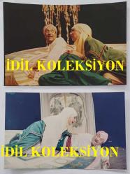 YEŞİLÇAM'DA CİLALI İBO ADIYLA BİLİNEN FERİDUN KARAKAYA'NIN ORİJİNAL 2'Lİ FOTOĞRAF SETİ - 16,5 x 11 cm ve 16 x 10 EBADINDA - FERİDUN KARAKAYA, ''FERMANLI DELİ HAZRETLERİ'' ADLI TİYATRO OYUNUNDA SEVİL ULUYOL'LA BİRLİKTE AYNI KAREDEYKEN ÇEKİLMİŞ 2 FARKLI FOTOĞRAF