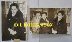 YEŞİLÇAM'DA CİLALI İBO ADIYLA BİLİNEN FERİDUN KARAKAYA'NIN ORİJİNAL 2'Lİ FOTOĞRAF SETİ - 18 x 12 cm EBADINDA - FERİDUN KARAKAYA, EŞİ MERİH KARAKAYA ve OĞLU FERİT KARAKAYA'YLA BİRLİKTE  VAKİT GEÇİRİRKEN ÇEKİLMİŞ 2 FARKLI KARE