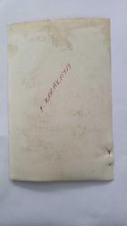 YEŞİLÇAM'DA CİLALI İBO ADIYLA BİLİNEN FERİDUN KARAKAYA'NIN ORİJİNAL 2'Lİ FOTOĞRAF SETİ - 18 x 12 cm EBADINDA - FERİDUN KARAKAYA, SAHNEDE HALKA OYUN SERGİLERKEN ÇEKİLMİŞ 2 FARKLI KARE