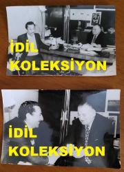 TÜRK HEKİM ve SİYASETÇİ, 1968-1973 İSTANBUL BELEDİYE BAŞKANI DOKTOR FAHRİ ATABEY'İN ORİJİNAL 2'Lİ FOTOĞRAF SETİ - 18 x 12 cm ve 17 x 11 cm EBADINDA - DR. FAHRİ ATABEY, YEŞİLÇAM'DA CİLALI İBO ADIYLA BİLİNEN FERİDUN KARAKAYA'NIN KENDİSİNİ ZİYARET ETTİĞİ GÜN MAKAM ODASINDA ÇEKİLMİŞ 2 FARKLI KARE. (GÜNGÖR DALAY)