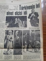 Hürriyet Gazetesi - Turkish Newspaper - 2 Aralık 1968 - Dario Moreno öldü fotoğraf - Dario Moreno'nun ölüm haberini alan Brigitte Bardot hüngür hüngür ağladı fotoğraf - Demokrat Partililere siyasi hak verilirken Süleyman Demirel yalnız kaldı fotoğraf - Süleyman Demirel'in üçüncü defa Başkan seçildiği Adalet Parti Kongresi olaylarla kapandı - Ünlü Doktor Christian Barnard Türk doktorları iki kalp naklinde başarılıydı dedi fotoğraf - Süleyman Demirel Nur halifesi değilim dedi - Adalet Partisi afişleri önünde namaz kılan bir delege fotoğraf - Nazım Hikmet adlı Rus şilebi fotoğraf - otomobil maratonuna katılanlar Bombay yolunda - Spor Toto neticeleri - İstanbul Ankara İzmir Radyosu Programı - Gönül avcısı yazan ve çizen Faruk Geç - Tarkan Honoriva'nın yüzüğü yazan ve çizen Sezgin Burak - ayın görünmeyen yüzünün fotoğrafı yayınlandı - Philips çamaşır makineleri - İzmir'de Doğan Dario Moreno Türkiye'nin iyi niyet elçisi idi - Dario Moreno bir konser sonunda Zeki Mürenle fotoğraf