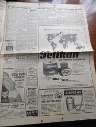 Hürriyet Gazetesi - Turkish Newspaper - 7 Aralık 1968 - Sadettin Bilgiç Süleyman Demirel ile telefonda kavga etti fotoğraf - Dokuz bakan değişecek Cüneyt Arcayürek bildiriyor - Zenci Müslümanlar arasında bir Türk gazeteci Muammer Kaylan Fotoğrafı - Mario Dario'nun meslek arkadaşlarına göre İzmir'e gömülmek onun vasiyetiydi - Alman polisi katil 2 Türk Ali Kemal Akdeniz ve Ahmet Yıldız'ı yakalamak için seferber oldu fotoğraf - Arjantin okul gemisi öğrencileri ülkelerinde basılan Atatürk pullarını dağıttılar fotoğraf - Magirus Deutz otobüs montaj fabrikasında kanlı grev fotoğraf - Tarkan Honoriva'nın yüzüğü yazan ve çizen Sezgin Burak - Gönül avcısı yazan ve çizen Faruk Geç - İstanbul Ankara İzmir Radyosu Programı - Burç falınız - Vog Eva külotları ve bikinileri - pelikan mürekkep - Siemens elektrik süpürgesi - Türk mimar Mehmet Altay'ın projesini çizdiği Şikagoda yapılacak cami Fotoğrafı - Profesör Abdullah Kuran'ın camilerimiz ile ilgili eseri Amerika'da yayınlandı - Cihat Erbil iğfal
