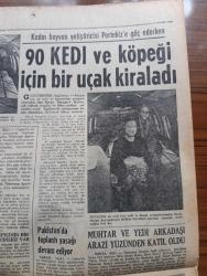 Hürriyet Gazetesi - Turkish Newspaper - 15 Kasım 1968 - İngiltere'nin teşebbüsüne karşı NATO'da tepki uyandı - Türkiye yeni bir anlaşmanın içine girmeyecek Cüneyt Arcayürek bildiriyor - Amerika ile ikili anlaşmayı bu ay imzalayacağız - İhsan Sabri Çağlayangil Kıbrıs için derhal beşli bir konferans teklif etti - haftanın plağı - Gaziantep'te galeyana gelen halk vilayet binasını taşladı - üniversiteye giremeyenler rektörlük binasını bastı -  Dişi Gülsüm Öncü tabanca ile poz verdi fotoğraf - Avustralya'ya 2. İşçi kafilesi dün hareket etti - Yıldırım servis - serbest kürsü herkese söz hakkı yöneten Tahsin Öztin - kıymetli sanatkar Nezahat Bayram'ın en son okuduğu türküler Grafson plaklarında - İstanbul Ankara İzmir Radyosu Programı - kadın hayvan yetiştiricisi Margaret Hunter 90 kedi ve köpeği için bir uçak kiraladı fotoğraf - Almanlar çok çocuğu olan Türk işçilerinin durumlarını köylerinde inceliyor - ürgüp'te bir güvercin yuvası tam otuz bin liraya satılıyor -  karikatür