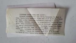 TÜRK HEKİM ve SİYASETÇİ, 1968-1973 İSTANBUL BELEDİYE BAŞKANI DOKTOR FAHRİ ATABEY'İN ORİJİNAL FOTOĞRAFI - 18 x 12 cm EBADINDA - DR. FAHRİ ATABEY, BELEDİYE OLANAKLARIYLA İNŞA EDİLEN KASIMPAŞA YAŞ MEYVE ve SEBZE TANZİM SATIŞ MAĞAZASINDA TEZGAHLARI KONTROL EDERKEN ÇEKİLMİŞ BİR KARE. KG FİYATLARI O GÜN İTİBARİYLE; MUZ 650 KURUŞ, ELMA 250 KURUŞ, ANKARA ARMUDU 350 KURUŞ, PİRİNÇ 410 KURUŞ, ZEYTİN 700 KURUŞ, ZEYTİNYAĞI DA 1250 KURUŞTUR.