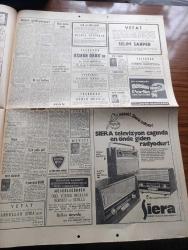 Hürriyet Gazetesi - Turkish Newspaper - 12 Ekim 1968 - Yarın Ankara'dan hareket edecek olan ilk Türk işçi kafilesi Avustralya'da törenle karşılanacak - niçin dünyanın öbür ucuna gidiyoruz anlatan Behçet Yurtçu döküm işçisi - Nasır Süleyman Demirel'i kahire'de görmekten memnunluk duyacağını bildirdi - meclis avans kanununu dün kabul etti - Selim Sarper vefat etti - Apollo 7 11 günlük yolculuğa başladı -11 gün fezada dolaşacak olan 3 astronot Walter Cunningham Walter M. Schirra ve Donn Eiselle fotoğraf - Samandağ'da öğrenciler okulu tahrip ettiler - Türk polis şefi gündüz Aktuğ Paris'te interpole kayıtlı beynelmilel suçlular hakkında bilgi alıyor fotoğraf - Ankara Tıp fakültesi öğretim üyeleri birbirine düştü - Tarkan Kuzey canavarları yazan ve çizen Sezgin Burak - kirli milyonlar yazan ve çizen Faruk Geç - İstanbul Ankara İzmir Radyosu Programı - Amerika yolculuğunun son provasında Hedef Ay fotoğraflar - Güre köyü delikanlıları Türkmen elbiseli Alman kızını gelin zannedip karşıladılar