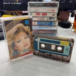 EMEL SAYIN-SEVGİSİZ YAŞAYAMAM KS1043