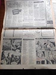 Hürriyet Gazetesi - Turkish Newspaper - 25 Ağustos 1968 - Romanya diken üstünde - Rusların kuzeyden Bulgarların da güneyden ülkeyi kuşatması üzerine Rumen ordusu dün sabah alarm haline geçirildi - Mareşal Tito bağımsızlığımızı her tehdide karşı savunacağız dedi - Çek halkı hıncını Doğu Almanyalı turistlerden alıyor Özkan Şahin Çek Avusturya sınırından bildiriyor - çekoslavakya'da Hürriyet hareketinin lideri Dubçek'de Moskova'da fotoğraf - cumhurbaşkanı Svoboda fotoğraf - kremlin'de çetin bir pazarlık var - işgal Kuvvetleri kumandanı olan Sovyet generali Orlov dün 7 maddelik bir emir çıkararak kuvvetlerinin dış mahallelere çekilmesini istemiştir - Çekoslavak işçileri artık Rus atom silahları için uranyum çıkarmıyor - işgal haberini öğrenince Dubçek hıçkıra hıçkıra ağladı - Kirli milyonlar yazan ve çizen Faruk Geç - Tarkan Kuzey canavarları yazan ve çizen Sezgin Burak  - Türk profesör Mehmet Akçay hazırladığı suni kalp için alet yaptırmak üzere Amerika'ya gitti - merdivenlerde sevişenler