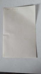 TÜRK HEKİM ve SİYASETÇİ, 1968-1973 İSTANBUL BELEDİYE BAŞKANI DOKTOR FAHRİ ATABEY'İN ORİJİNAL FOTOĞRAFI - 18 x 12 cm EBADINDA - DR. FAHRİ ATABEY, ÇATALCA'DAKİ İSTANBUL TELEVİZYON BİNASININ KIRIK CAMLI PENCERESİNDEN BAKARKEN ÇEKİLMİŞ BİR KARE