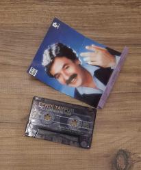 FERDİ TAYFUR ALLAHIM SEN BİLİRSİN KASET KIRMIZI BANDROL CAM BASKI BEYAZ MAKARA
