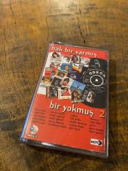 BAK BİR VARMIŞ BİR YOKMUŞ 2 - FÜSUN ÖNAL / AJDA / AYTEN ALPMAN / NİLÜFER / AYLA ALGAN / HÜMEYRA / GÖNÜL TURGUT... KASET
