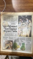 PAZAR HÜRRİYET DERGİSİ - SAYI : 140 - 18 EYLÜL 1988 - HAYDİ ÇOCUKLAR OKULA - FİKRET ERCAN – MEHMET YAŞİN – ŞİNASİ GÜMÜŞEL – LEYLA İSMİER – METE TÜRKBEN – REMZİ ALİŞAN – ŞEVKİ ADALI – NEZİH ALKIŞ – AHMET ALTAN – UĞUR CEBECİ – EROL GÖNENÇ – DOĞAN HIZLAN – ERTUĞRUL ÖZKÖK – HALUK ŞAHİN – ESEN ÜNÜR – HASAN YILMAER – ECE ALTON – KEMAL SUNAL – ZUHAL OLCAY – YALIN ALPAY – JACK LONDON – JOHN STEINBECK – DOSTOYEVSKİ – EROL DİKSOY – PROF. DR. ATALAY YÖRÜKOĞLU  ÖĞRENCİ HARİKALAR DİYARINDA – 7 MİLYON OKULDA 1,5 MİLYON AÇIKTA – ÇOCUĞUNUZA BAĞIMSIZLIK TANIYIN – TOPLAMA ÇIKARMA ALFABE BAHÇE – BU OKUL İŞTE – UCUZA OKUMAK RÜYA – GÖZE KULAĞA DİKKAT – OKUL HALİ – HAYDİ ÇOCUKLAR OKULA – ARKADAŞLARIMI ÇOK ÖZLEDİM – GENÇLİĞE ÖNEM VERİLSİN – LÜKS LİSTE – KIRTASİYE DÜNYASI ARTIK BİR CENNET – ÖĞRETMENE BÜYÜK GÖREV DÜŞÜYOR - ÖĞRENCİ HARİKALAR DİYARINDA - UCUZA OKUMAK RÜYA -  ÖĞRENCİ HASAN CELAL GÜZEL’DEN BAKAN HASAN CELAL GÜZEL’E – 178 GÜNLÜK İLKÖĞRETİM MARATONU – 7 MİLYON OKULDA 1.5 MİLYON AÇIKTA – ÇOC-14 SAYFA