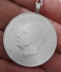 1960 İHTİLAL PARASI ON LİRA GÜMÜŞ HAKİMİYET MİLLETİNDİR İBARELİ GÜMÜŞ ZİNCİRLİ ORİJİNAL KOLYE 3C1RRR1 ÇOK NADİR