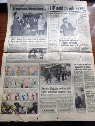Hürriyet Gazetesi - Turkish Newspaper - 25 Aralık 1968 - Ay'ın yörüngesinden ilk mesaj başardık başardık - Ay'ın tarihine adlarını yazan 3 astronot Frank Borman James Lovell ve William Anders fotoğraf - her şey çok net görünüyor diyen astronotlar Ay'ı anlattı fotoğraf - Apollo 8 bu sabah Ay'ın yörüngesinden çıkacak - ay yolculuğunun merak edilen tarafları nasıl ve neler yiyorlar - Amerika'nın 1926'da attığı İlk roket ancak 61 metreye yükselmişti - Yaşar Kemal 21 dünya diline çevrilen ve ödül kazanan  İnce Memed'in devamını hürriyet için yazdı - Gönül Avcısı yazan ve çizen Faruk Geç - Tarkan Honoriva'nın yüzüğü yazan ve çizen Sezgin Burak - İstanbul Ankara İzmir Radyosu Programı - Nuri Sesigüzel iftiharla sunar fotoğraf - Türkiye İşçi Partisindeki büyük kavga - İstanbul TİP ilçe başkanları Mehmet Ali Aybar'ın karşısında oldukları açıkladı - Bayramı Uludağ'da geçiren ünlü kişiler masaların üzerinde yattı fotoğraf -- Nilüfer Ayda Yılmaz Duru'yu davalı Halit Refiği tanık sandalyesinde foto