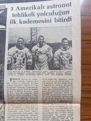 Hürriyet Gazetesi - Turkish Newspaper - 24 Aralık 1968 - büyük denemenin en mühim günü fotoğraf - Apollo 8 Ay etrafında dönüşe başlıyor - Bir balon Ay'a gitmiş diyorlar Bir hafta sonra dövecekmiş ancak 17. Asrın bir ninnisi bugün gerçek oluyor - İnce Memed'in devamını Yaşar Kemal Hürriyet için yazdı - kalp nakli için bekleyen alıcı hasta Refik Kum öldü - Süleyman Demirel özel Bayram ziyaretini aktör Muammer Karaca'ya yaptı fotoğraf - yakında Paris'te bindallı elbiselerden bir sergi açılacak - İstanbul Ankara İzmir Radyosu Programı - Gönül Avcısı yazan ve çizen Faruk Geç - Tarkan Honoriva'nın yüzüğü yazan ve çizen Sezgin Burak - oğlunun idamından haberi olmayan Hasan Polatkan'ın annesi Hacı Gülsüm Polatkan öldü - 3 Amerikalı astronot Frank Borman James Lovell ve William Anders tehlikeli yolculuğun ilk kademesini bitirdi fotoğraf - Amerikalı 3 astronotun Cape Kennedy'den havaalanıştan Pasifik'e inişe kadar 147 saat sürecek yolculuğunun şeması - Belediye Başkanı Erdoğan Özlüşen