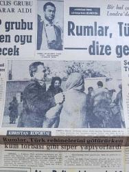 Hürriyet Gazetesi - Turkish Newspaper - 4 Ocak 1964 - meclis grubu karar aldı Yeni Türkiye Partisi güven oyu verecek - İsmet İnönü Kıbrıs'a tek taraflı müdahale edemezdim diyor - Kıbrıs olaylarını takip eden arkadaşımız Aydoğan Önol fotoğraf - Rumlar Türkleri açlıkla dize getirmek istiyor - şehirlerde köylerde hatta Türk alayında yiyecek bitti - Baf ve Larnaka kasabalarında kanlı çarpışmalar devam ediyor - Rumlar Türk rehinelerini götürürken kum torbası gibi siper yapıyorlardı  - Ataş Rafinerisi grevi 40 milyon lira zarara yol açtı - Yunan halkı Kıbrıs için ne diyor - Fatma Girik'in evi mühürlendi Fotoğrafı - Tanju Gürsu ve Çolpan İlhan bütün suçumuz sevmek filminde fotoğraf - Gönül Yazar ve Orhan Günşiray bir gecelik gelin filminde fotoğraf - 1963 yılında kaybettiğimiz sanatçı Suphi Kaner Fotoğraf - 1963'te Türk perdesinde mühim olaylar - 12 ay içinde de tam 111 film çevrildi - 1963'te Memleketimizde sevilen sesler ve şarkılar - Kleopatra çizen Faruk Geç - Sinema - Tiyatro