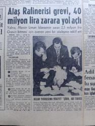 Hürriyet Gazetesi - Turkish Newspaper - 4 Ocak 1964 - meclis grubu karar aldı Yeni Türkiye Partisi güven oyu verecek - İsmet İnönü Kıbrıs'a tek taraflı müdahale edemezdim diyor - Kıbrıs olaylarını takip eden arkadaşımız Aydoğan Önol fotoğraf - Rumlar Türkleri açlıkla dize getirmek istiyor - şehirlerde köylerde hatta Türk alayında yiyecek bitti - Baf ve Larnaka kasabalarında kanlı çarpışmalar devam ediyor - Rumlar Türk rehinelerini götürürken kum torbası gibi siper yapıyorlardı  - Ataş Rafinerisi grevi 40 milyon lira zarara yol açtı - Yunan halkı Kıbrıs için ne diyor - Fatma Girik'in evi mühürlendi Fotoğrafı - Tanju Gürsu ve Çolpan İlhan bütün suçumuz sevmek filminde fotoğraf - Gönül Yazar ve Orhan Günşiray bir gecelik gelin filminde fotoğraf - 1963 yılında kaybettiğimiz sanatçı Suphi Kaner Fotoğraf - 1963'te Türk perdesinde mühim olaylar - 12 ay içinde de tam 111 film çevrildi - 1963'te Memleketimizde sevilen sesler ve şarkılar - Kleopatra çizen Faruk Geç - Sinema - Tiyatro