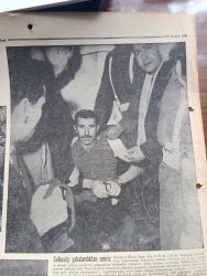 Hürriyet Gazetesi - Turkish Newspaper - 22 Şubat 1964 - İsmet İnönü'ye suikast - Kayserili  elektrikçi Mesut Suna saat 12'de başbakanlıktan çıkan İsmet İnönü'ye üç el ateş etti fakat isabet ettiremedi Fotoğrafı - suikastçı Mesut Suna kimdir - İsmet İnönü'nün özel kalem müdürü Necdet Çalp suikasti anlatıyor - suikastçinin Kayseri'deki evinde polis arama yaptı - Adalet Partisi genel başkanı Ragıp Gümüşpala olayı tel'in etti - Mesut Suna'ya 24 yıl hapis cezası verilecek - Serbest kürsü herkese söz hakkı yöneten Tahsin Öztin - İntibah çamaşır fabrikası kapatılınca 50 bin çamaşır ortada kaldı - İsmet İnönü'ye yapılan suikastten fotoğraflar - suikastçi Mesut Suna yakalandıktan sonra fotoğraf - İsmet İnönü suikasttan sonra öğle yemeği yiyor fotoğraf - suikast hadisesinin cereyan ettiği yer fotoğraf - İsmet İnönü evinin önünde fotoğraf - Fatoş karikatür - Gökler hakimi gordon karikatür - güngörmüşler karikatür - Dedektif Nik'in maceraları - İstanbul'da sinema tiyatro programı - Royal margarin