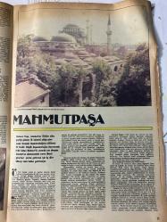 MİLLİYET CAMİLERİMİZ VE ÖYKÜLERİMİZ GAZETESİ TURKISH NEWSPAPER-Ayasofya-Zamanla adı değişikliğe uğradı-559 yılındaki depremde büyük zarar gördü-Fetih’ten sonra ilk namazı Fatih burada kıldı-Sadrıvan I. Mahmut döneminde yapıldı-4. Murat’ın vaiz kürsüsü-Sultan Mahmut’un ilginç kütüphanesi-Mozaikler gerçekten göz alıcıdır-Antsal bir yapı-Mahmutpaşa-Orta mekân namaz bölümüdür-Gidenlerin ardında kalan yapılar-Mahmut Paşa-Fatih Sultan Mehmed-I. Mahmut-Sultan Abdülmecid-Mustafa Paşa-Nuruosmaniye Camii-Kasım Paşa