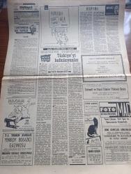 Milliyet Gazetesi - Turkish Newspaper - 6 Ekim 1965 - Dört gün kala yazan Abdi İpekçi Başmakale - Adalet Partisi'nin gövde gösterisi fotoğraf - Adalet Partisi lideri Süleyman Demirel'in 300 vasıta ile geldiği dünkü Taksim mitingine iştirak fazla oldu fotoğraf - Süleyman Demirel'i İstanbul'da kır at üzerinde karşılayan Adalet Partili gözüküyor fotoğraf - Yalvaç Adalet Partisi mitinginde kavga çıktı 28 kişi yaralandı - Alparslan Türkeş sınıf imhası sosyalist sistemde yoktur dedi - Ekrem Alican meclise 50 milletvekili ile gireceğiz dedi - tek dersten kalanlar 11 Ekim'de sınava girecek - Nihat Erim CHP ile Adalet Partisi koalisyon kurabilir - Abdurrahman Kaçı Kapalıçarşı'da cinayet işledikten sonra etrafı ateş yağmuruna tuttu - Türkiye İşçi Partisi genel başkanı Mehmet Ali Aybar anayasaya saygılı olunmalı dedi - Bayan Nazmiye Demirel ne yapıyor fotoğraf - feryat yazan Ulunay - Sıfır yazan Refik Erduran - Petrol davası yazan Profesör Doktor Muammer Aksoy -  Turhan Selçuk Karikatür
