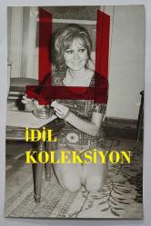 YEŞİLÇAM OYUNCUSU ve 1969 TÜRKİYE GÜZELİ ZUHAL AKTAN'IN ORİJİNAL 2'Lİ FOTOĞRAF SETİ - 18 x 12 cm EBADINDA - ZUHAL AKTAN, EVİNDE SEHPANIN ÜZRİNDE BİR ŞEYLER YERKEN ÇEKİLMİŞ 2 FARKLI KARE