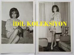 YEŞİLÇAM OYUNCUSU ve 1969 TÜRKİYE GÜZELİ ZUHAL AKTAN'IN ORİJİNAL 2'Lİ FOTOĞRAF SETİ - 18 x 12 cm EBADINDA - ZUHAL AKTAN, EVİNDE ŞIK GİYSİSİYLE POZ VERİRKEN ÇEKİLMİŞ NET KALİTEDE 2 FOTOĞRAF