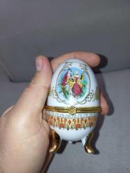 Porselen yumurta . İçine mini obje koymak icin