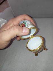 Porselen yumurta . İçine mini obje koymak icin