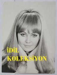 YEŞİLÇAM OYUNCUSU ve 1969 TÜRKİYE GÜZELİ ZUHAL AKTAN'IN ORİJİNAL BÜYÜK BOY FOTOĞRAFI - 24 x 18 cm EBADINDA - ZUHAL AKTAN, STÜDYODA POZ VERİRKEN YAKINDAN ÇEKİLMİŞ NET KALİTEDE BİR FOTOĞRAF... ÖZEL ARŞİV. (HALUK DOĞANBEY)