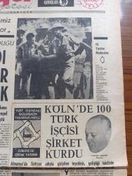 Milliyet Gazetesi - Turkish Newspaper - 15 Eylül 1965 - hayat pahalılığı ve yazan Abdi İpekçi Başmakale - Ömer Sami Coşar Karaçi'den bildiriyor - Kızılay heyetinin bulunduğu Peşaver bombalandı hasar büyük - Butto Türkiye'den istediğimiz silahlar zamanında geliyor dedi - Gaziosmanpaşa merkez mahallesi kavaklı sokak'ta 70 ev para toplayıp yol yaptırdı fotoğraf - Mucip Ataklı Enerji bakanını Cemal Gürsel ve Suat Hayri Ürgüplü'ye şikayet etti - Dışişleri Bakanı Hasan Işık Ve İran başbakanı Hüveyda dün Mareşal Eyüp Han ile görüştü - pahalılık çok arttı - seçime 25 gün kala - Süleyman Demirel görüşümüzü günün şartlarına göre tespit ederiz dedi - Orhan Kabibay İkinci demirkırat birincinin durdurulduğu yerden devam etmek istiyor dedi - Alparslan Türkeş polis takibi Seyfi Öztürk'ün tahrikidir dedi - 1965 Türkiye güzeli seçilen Sevtap Eti hakkında kovuşturma açıldı fotoğraf - Kıbrıs değiştirme birliğimiz Lefkoşa'da - Köln'de 100 Türk işçisi şirket kurdu - topluluk sigortaları yazan Tonguç Görker