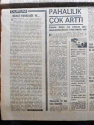 Milliyet Gazetesi - Turkish Newspaper - 15 Eylül 1965 - hayat pahalılığı ve yazan Abdi İpekçi Başmakale - Ömer Sami Coşar Karaçi'den bildiriyor - Kızılay heyetinin bulunduğu Peşaver bombalandı hasar büyük - Butto Türkiye'den istediğimiz silahlar zamanında geliyor dedi - Gaziosmanpaşa merkez mahallesi kavaklı sokak'ta 70 ev para toplayıp yol yaptırdı fotoğraf - Mucip Ataklı Enerji bakanını Cemal Gürsel ve Suat Hayri Ürgüplü'ye şikayet etti - Dışişleri Bakanı Hasan Işık Ve İran başbakanı Hüveyda dün Mareşal Eyüp Han ile görüştü - pahalılık çok arttı - seçime 25 gün kala - Süleyman Demirel görüşümüzü günün şartlarına göre tespit ederiz dedi - Orhan Kabibay İkinci demirkırat birincinin durdurulduğu yerden devam etmek istiyor dedi - Alparslan Türkeş polis takibi Seyfi Öztürk'ün tahrikidir dedi - 1965 Türkiye güzeli seçilen Sevtap Eti hakkında kovuşturma açıldı fotoğraf - Kıbrıs değiştirme birliğimiz Lefkoşa'da - Köln'de 100 Türk işçisi şirket kurdu - topluluk sigortaları yazan Tonguç Görker