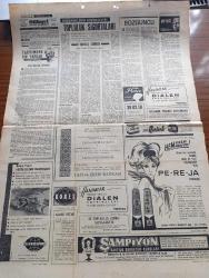 Milliyet Gazetesi - Turkish Newspaper - 15 Eylül 1965 - hayat pahalılığı ve yazan Abdi İpekçi Başmakale - Ömer Sami Coşar Karaçi'den bildiriyor - Kızılay heyetinin bulunduğu Peşaver bombalandı hasar büyük - Butto Türkiye'den istediğimiz silahlar zamanında geliyor dedi - Gaziosmanpaşa merkez mahallesi kavaklı sokak'ta 70 ev para toplayıp yol yaptırdı fotoğraf - Mucip Ataklı Enerji bakanını Cemal Gürsel ve Suat Hayri Ürgüplü'ye şikayet etti - Dışişleri Bakanı Hasan Işık Ve İran başbakanı Hüveyda dün Mareşal Eyüp Han ile görüştü - pahalılık çok arttı - seçime 25 gün kala - Süleyman Demirel görüşümüzü günün şartlarına göre tespit ederiz dedi - Orhan Kabibay İkinci demirkırat birincinin durdurulduğu yerden devam etmek istiyor dedi - Alparslan Türkeş polis takibi Seyfi Öztürk'ün tahrikidir dedi - 1965 Türkiye güzeli seçilen Sevtap Eti hakkında kovuşturma açıldı fotoğraf - Kıbrıs değiştirme birliğimiz Lefkoşa'da - Köln'de 100 Türk işçisi şirket kurdu - topluluk sigortaları yazan Tonguç Görker
