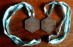 2 Adet 1984 Senesi 2. AVRASYA MARATONU Madalyası (Orjinal dönem askıları ile)