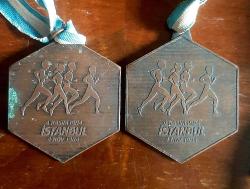 2 Adet 1984 Senesi 2. AVRASYA MARATONU Madalyası (Orjinal dönem askıları ile)