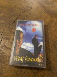VEDAT SAKMAN - SEVGİLERİ UNUTMADIK - KASET