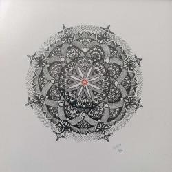 Sanatçı imzalı, el çizimi mandala tablo.