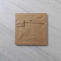 Sanatçı imzalı, el çizimi mandala tablo.