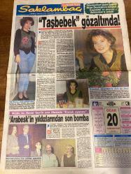 SAKLAMBAÇ GAZETESİ DOĞUM GÜNÜ HEDİYESİ (TURKİSH NEWSPAPER) - 7 EKİM 1987 - TAM TAKIM 8 SAYFADIR - Küçük Ceylan-Müge Oruçkaptan-Fikriye Yalın-Müjde Ar-Sener Şen-Ertem Eğilmez-Belinda Carlisle-Jive Bunny-Lisa Stansfield-A-Ha-Milli Vanilli-Belkıs Akkale-Bülent Sarıbaş-Cengiz Kurtoğlu-Sezer Parmak-Namik Ekin-Melek Ekin-Buket Uzuner-John Derek-Bo Derek-Michael Jackson-Muammer Karaca-Kenan Işık-Aziz Nesin-Yaşar Ne Yaşar Ne Yaşamaz oyuncuları-Orhan Ünal-Yakup Kamer  Taşbebek gözaltında-Arabesk’in yıldızlarından son bomba-90 benim yılım olacak-Tavşanlı Grup’tan süper konserler-A-HA kış uykusundan uyandı-Lisa Stansfield yeni bir soluk-Milli Vanilli-Belkıs Akkale’nin hayatı film oluyor-Kabare gülleri bunlar-Küçük Ceylan manikürcü kız-Dünya neleri konuşuyor-Çıplak güzel akıllandı-Rakamlar konuşuyor-Michael Jackson ve Muray’den yılın TV şovu-Sihirli yüzükler-Çalgılı şarkılı bir Aziz Nesin oyunu-Her cumartesi bir sahnede foto-tiyatro-Defter yalan söylemez-Kış mısın bana kız-Vatan görevinden kaçılma