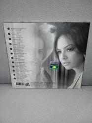 Cd Ebru Gündeş Beyaz albümü. orijinal. Disk 10 üzerinden 9 sorunsuz çalışıyor koleksiyonluk