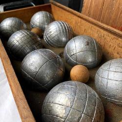 1950 Fransa, Orijinal Ahşap Kutulu 8 Toplu OBUT Dog Petank Seti