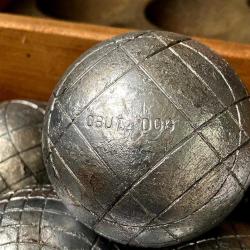 1950 Fransa, Orijinal Ahşap Kutulu 8 Toplu OBUT Dog Petank Seti