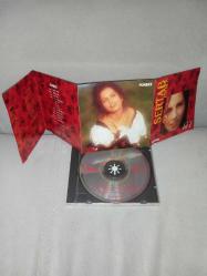 CD Sertab Erener Lal albümü. Orijinal 1994 kırmızı bandrollü dönem baskı. Disk 10 üzerinden 9.5 temiz sorunsuz çalışıyor koleksiyonluk