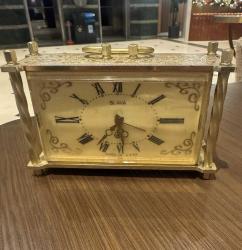 Antika Slava Şömine Saati  Pilli Elektromekanik Sovyetler Birliği 1970'ler çalışır durumda. Arka kapağı yok