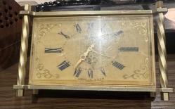 Antika Slava Şömine Saati  Pilli Elektromekanik Sovyetler Birliği 1970'ler çalışır durumda. Arka kapağı yok