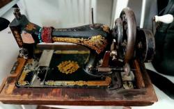 DİKİŞ MAKİNESİ, SINER DİKİŞ MAKİNESİ.. NADİR BİR MARKA,  ORİJİNAL KUTUSUNDA ORİJİNÂLANAHTARIİLE,   AFRİKA KITASINA ÖZEL ÜRETİM DİKİŞ MAKİNESİ..